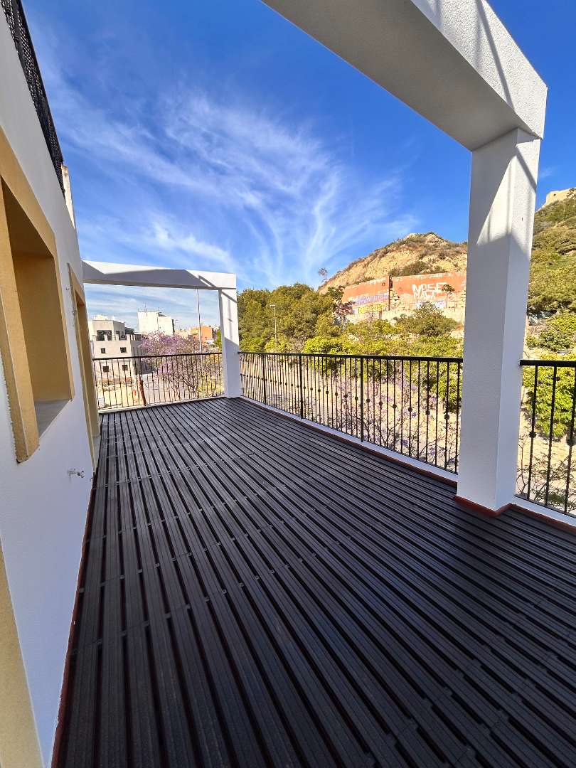 Alquiler piso ático en castillo de santa bárbara en Alicante — 2