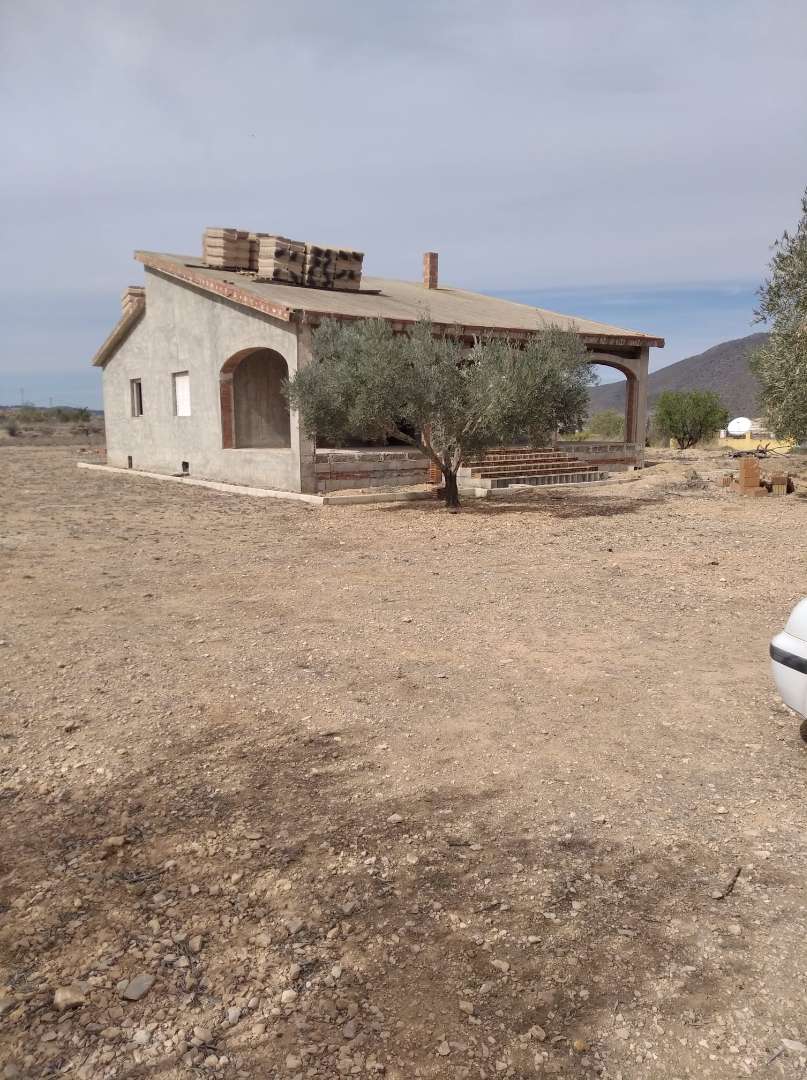 Chalet en Carretera a hondón de los frailes 40. Chalet en hondón de los frailes para hacerlo a tu gusto — 1/4