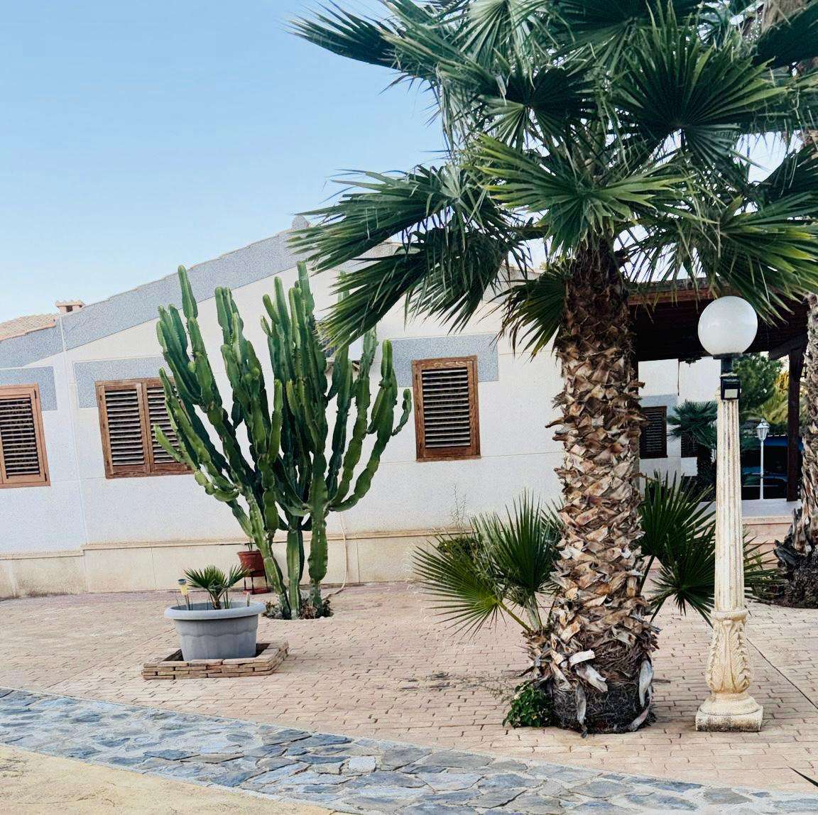 Chalet Partida matola. Chalet de lujo en matola para entrar a vivir — 2
