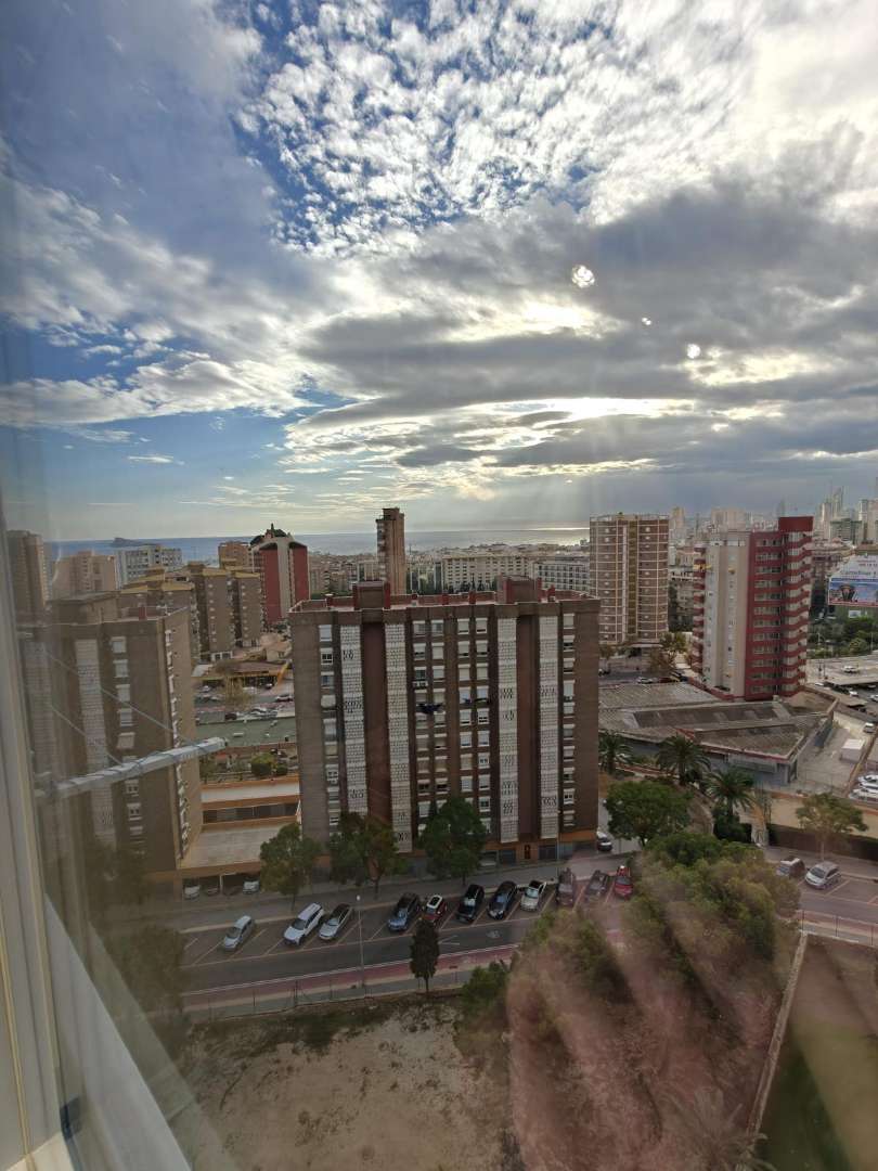 Estudio Avenida de portugal. Estudio reformado - planta 14 en benidorm (av. portugal) — 2