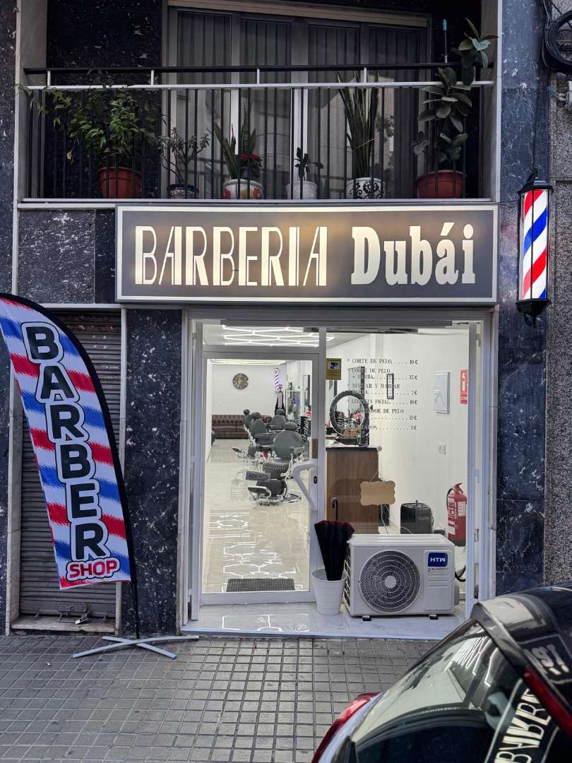 Local Comercial Carrer cristóbal sanz. Local en venta / peluquería — 1/13