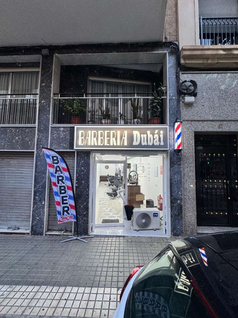 Local Comercial Carrer cristóbal sanz. Local en venta / peluquería — 2