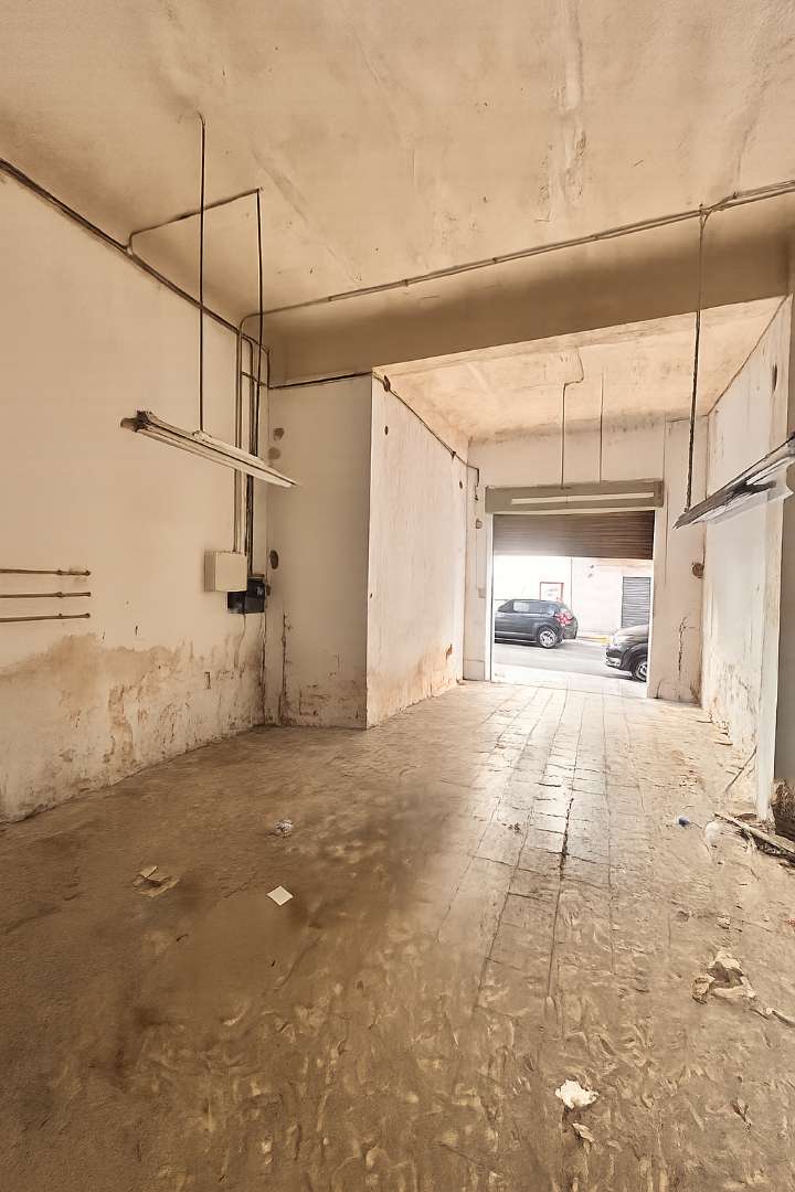 Local Comercial Carrer mestre giner. Local con gran potencial para cambio de uso a vivienda — 1/11